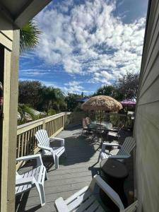 Beach Paradise Getaway - 200ft from Beach!