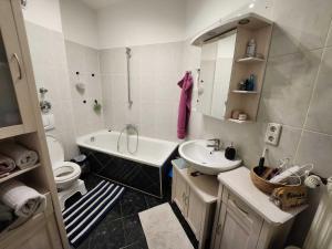 One Private room available in a two room apartment in Tegel, Berlin