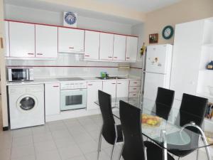 Surfing Peñiscola primera linea de playa