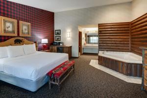 Suite with Hot Tub room in Stoney Creek Hotel Des Moines - Johnston