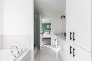 Comfortable Lux, Sleeps 10, PingPong, Movie Room