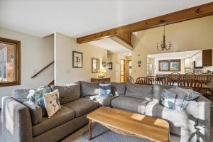 Glazebrook J5 3 Bedroom Townhome with Sauna & Fireplace