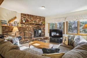 Glazebrook J5 3 Bedroom Townhome with Sauna & Fireplace