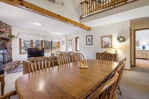 Glazebrook J5 3 Bedroom Townhome with Sauna & Fireplace