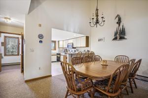 Glazebrook J5 3 Bedroom Townhome with Sauna & Fireplace