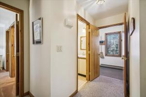 Glazebrook J5 3 Bedroom Townhome with Sauna & Fireplace