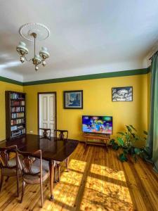 Spacious and bright center apartment with cityview