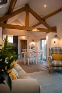 The Stables, converted barn outside York - Arkendale