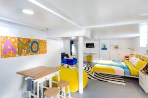 Gordon Square Studio about 4 Mi to Downtown Cleveland!