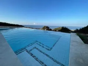 Binisamar Infinity Pool over the sea - 比尼贝卡