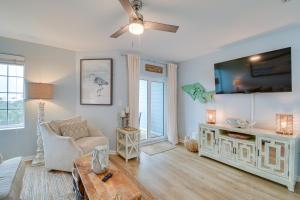 Gulf Coast Cozy Condo with Pool Walk to Beach!