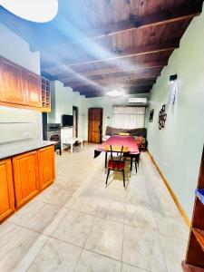 casa jazmín para 4 personas en villa gesell se reserva solo con seña luego de reservar escribime