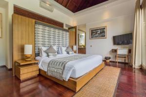 Eshara 123 in Oberoi our 8 BR Villa with 3 Pool close to Beach