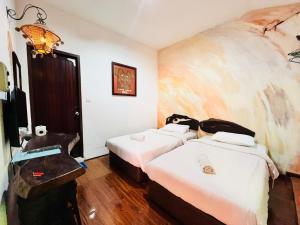 Kuching Waterfront Lodge