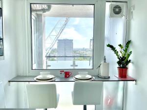 Paddington Flat Close to Station with Patio