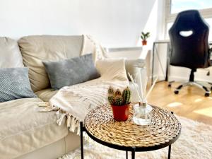 Paddington Flat Close to Station with Patio