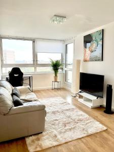 Paddington Flat Close to Station with Patio