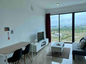 Homey Suite at Trefoil Setia Alam