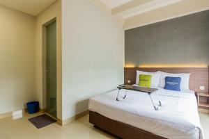 Urbanview Hotel Slipi Inn Palmerah