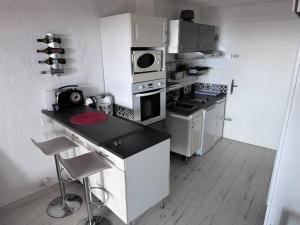 Appartement T2 proche mer avec piscine et parking - FR-1-768-23