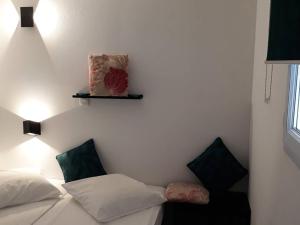 Ravissant T2 avec piscine, climatisation et parking - Proche plages et port - FR-1-768-19