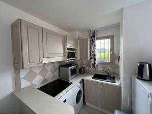 T2 super équipé avec terrasse, piscine et climatisation - FR-1-768-46