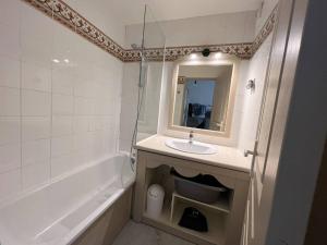 T2 super équipé avec terrasse, piscine et climatisation - FR-1-768-46