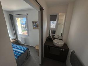 Villa Contemporaine à Sainte-Maxime, Piscine, Proche Plage, 8 Pers., 4 Étoiles - FR-1-768-36