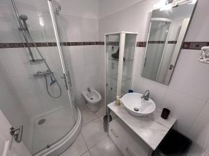 Appartement T2 avec Jardin Privatif et Piscine, à 130m de la Plage - Les Issambres - FR-1-768-41