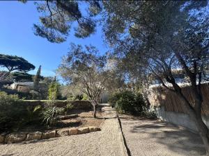 Villa Contemporaine à Sainte-Maxime, Piscine, Proche Plage, 8 Pers., 4 Étoiles - FR-1-768-36