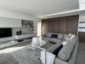 Villa Californienne avec Piscine Privée et Climatisation - FR-1-768-37