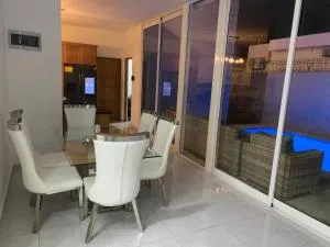 Villa de Lujo con Picsina Privada - Boca del Soco