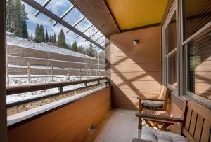 Premium Unit 1307 - 1 Bedroom - Zephyr Mountain condo