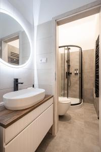 Kl31 - Central Residence - Klauzál Square by BQA
