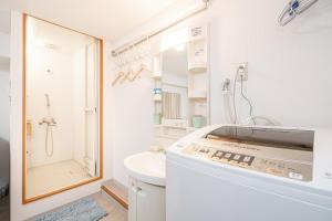 Ikebukuro East Exit Queen Bed Room