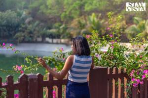 StayVistas Timber Cottage - Cozy Cottages with Indoor Games