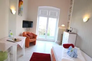 Kapitaenshaus-Lassen-Zimmer-Sindbad - Munkmarsch