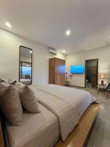 Phòng Suite Hướng hồ bơi (Suite Pool View)