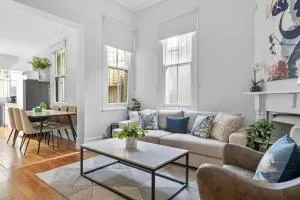 Newtown Nest - Chic Terrace Living off King Street - Sydney