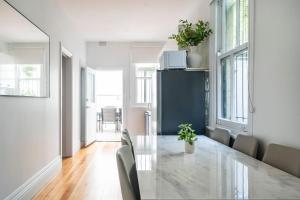 Newtown Nest - Chic Terrace Living off King Street