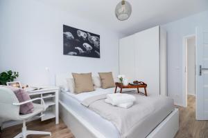 Cracow Apartment Bronowicka with Parking by Noclegi Renters