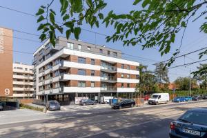 Cracow Apartment Bronowicka with Parking by Renters