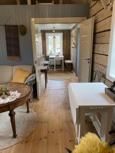 Sjarmerende hytte ved vannet