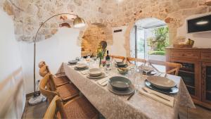 TRULLI BIANCAPETRA 8&2, Emma Villas