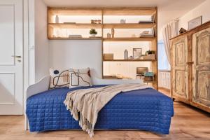 Corte Des Ambrois by Apartments To Art