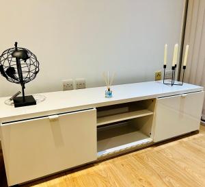 Canary Luxury Modern 1 bedroom Apartment