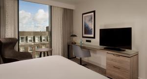 Superior King Room with City View room in DoubleTree By Hilton Hull