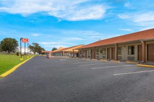 Econo Lodge Cornersville I-65