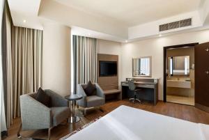 1 King Bed, Mobility Accessible Room, Walk-In Shower, Non-Smoking room in Auris Inn Al Muhanna Hotel