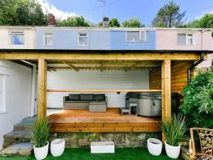 The Smugglers Hideout - Sleeps 4 - with HOT TUB - The Mumbles
